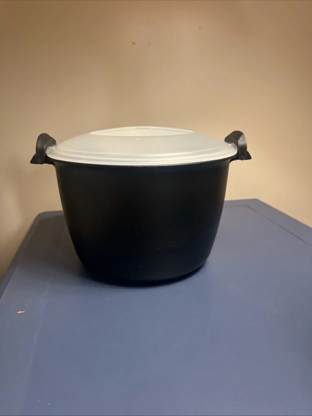 The Pampered Chef 3-Quart Micro-Cooker Plus